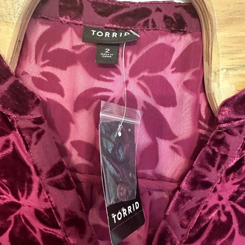 Torrid Womens Size 2X Top Purple Velvet Sheer Floral‎ Blouse Burgundy LS NWT - Picture 4 of 5